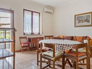 Living room - Warm Holiday Home in Falerna Marina With Terrace (Gizzeria)
