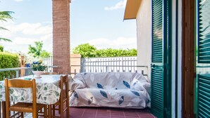 Balcony - Castiglione DEL Lago Apartment (Castiglione del Lago)
