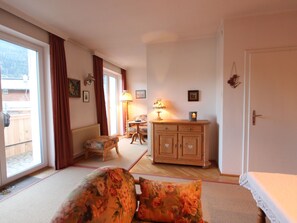Apartment | Living room - Pleasant Apartment in Kitzbuhel With Heating (Kitzbuehel)