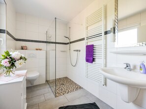 Shower, towels