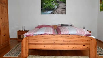 Nhà | 2 phòng ngủ, trang bị nội thất với thiết kế riêng biệt