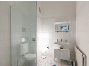 Buồng tắm vòi sen, khăn tắm 