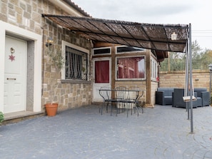 House | Balcony - Boutique Holiday Home in Bracciano With Garden (Bracciano)