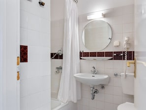 Shower, towels