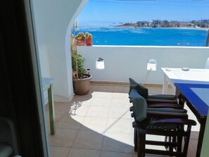 Balcony - Breezy Holiday Home in Paros at Beach (Paros)