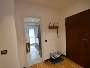 2 bedrooms, bed sheets - Boutique Holiday Home in Verbania With Terrace (Verbania)