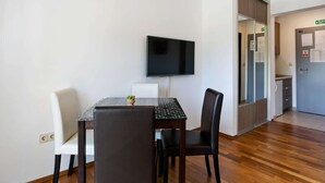 Dining - Boutique Apartment in Drvenik With Balcony (Gradac)