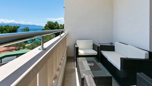 Balcony - Boutique Apartment in Drvenik With Balcony (Gradac)