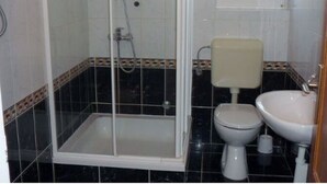 Apartment | Bathroom - Cosy Apartment in Zadar With Balcony (Zadar)