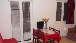 Dining - Cosy Apartment in Zadar With Balcony (Zadar)