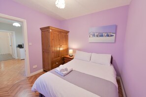 2 chambres, fer et planche à repasser, Wi-Fi, draps fournis