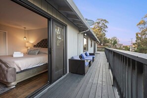 Terrace/patio - @ Marbella Lane - 3BR Penthouse Suite |SF|Parking (Brisbane)