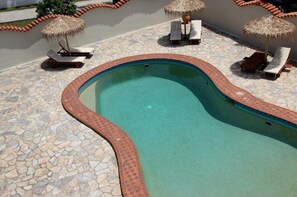Seasonal outdoor pool, open 9:00 AM to 7:00 PM, pool umbrellas - Aggelos Studio (Skiathos)