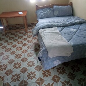 Desk, free WiFi, bed sheets - Kilimanjaro Guest House (Nakuru)