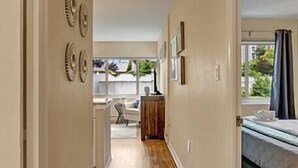 Room - Vibrant 1B Downtown Condo near Convention Center (Seattle)