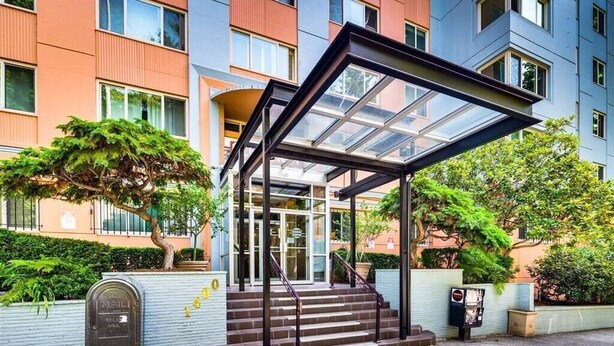 A modern building with a glass entrance and a staircase leading to the entrance. - Vibrant 1B Downtown Condo near Convention Center (Seattle)