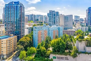 Exterior - World Cup 2026 | Vibrant 1B+ Downtown+ Light Rail (Seattle)