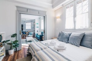 2 chambres, fer et planche Ă repasser
