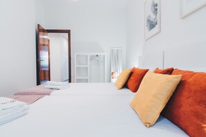 2 chambres, fer et planche Ă repasser