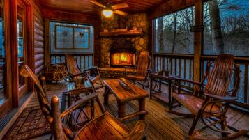 Cabin, 3 Bedrooms | Living room | TV