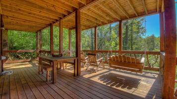 Cabin, 4 Bedrooms | Balcony