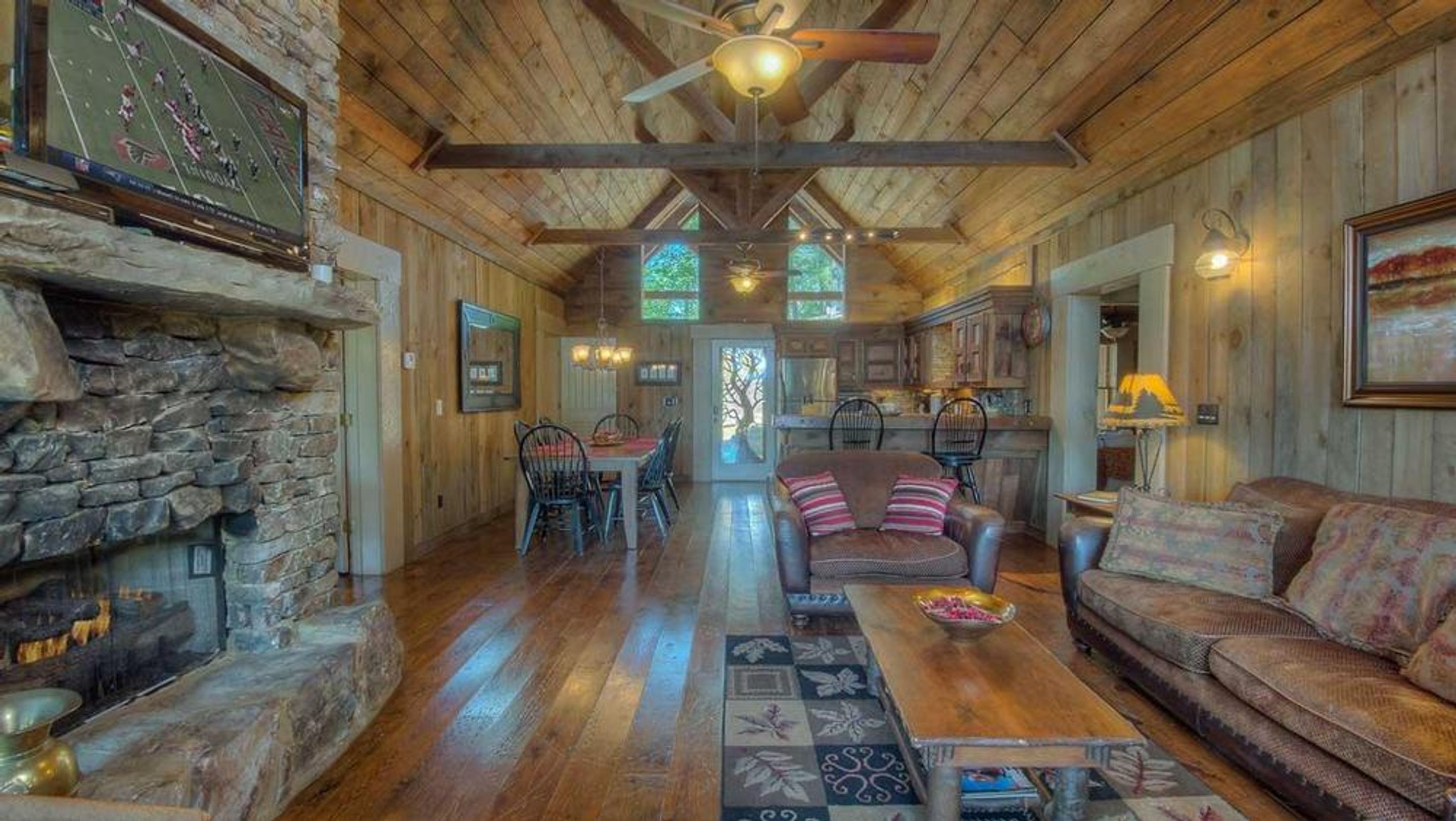 小屋, 4 間臥室 | 客廳 | 電視