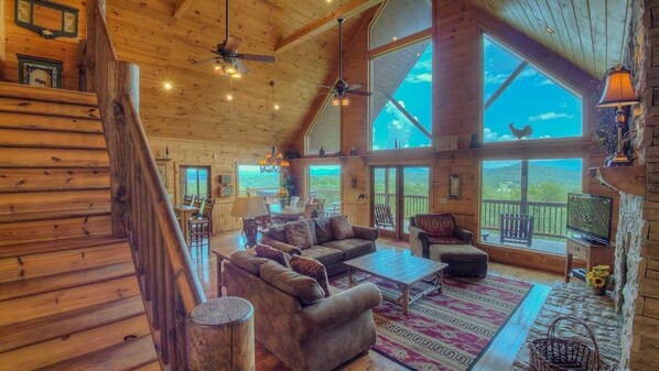 Cabin, 5 Bedrooms | Living room