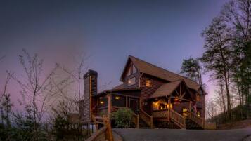 Cabin, 5 Bedrooms | Exterior