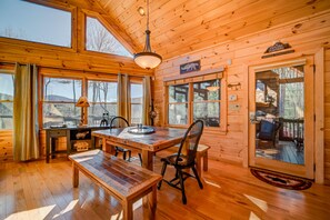 Cabin, 3 Bedrooms | Dining