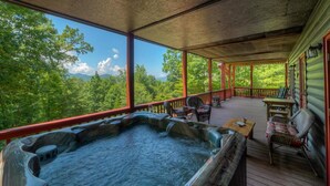 Outdoor spa tub - Paradise Ridge by Escape to Blue Ridge (Morganton)