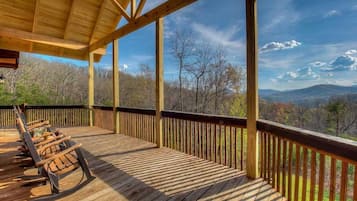 Cabin, 5 Bedrooms | Balcony