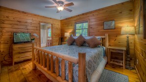 Cabin, 3 Bedrooms | 3 bedrooms, iron/ironing board, WiFi (free), bed sheets - Rusty Rooster by Escape to Blue Ridge (Blue Ridge)