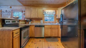 Cabin, 3 Bedrooms | Private kitchen | Fridge, microwave, stovetop, dishwasher - Rusty Rooster by Escape to Blue Ridge (Blue Ridge)