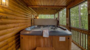 Outdoor spa tub