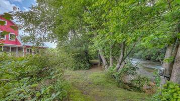 Cabin, 2 Bedrooms | Property grounds