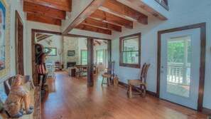 Mökki, 2 makuuhuonetta | Olohuone | Televisio