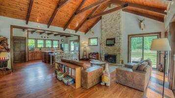 Cabin, 2 Bedrooms | Living room | TV