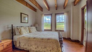 2 عدّة غر ف نوم ومكواة/لوح كي وواي فاي مجانًا وملاءات أسرّة