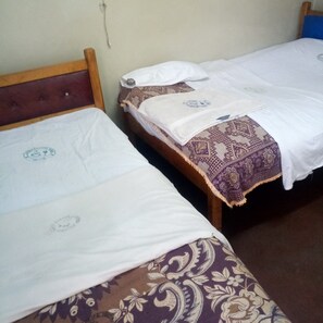 Desk, free WiFi, bed sheets - New Highlife Hotel (Nakuru)