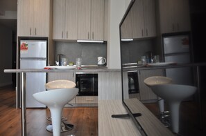 Deluxe-Apartment | Eigene Küche | Großer Kühlschrank, Ofen, Herdplatte, Wasserkocher