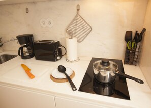 雪櫃、微波爐、爐具、咖啡機/沖茶器