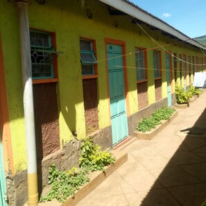 Property grounds - Njiwa Guest House (Nakuru)