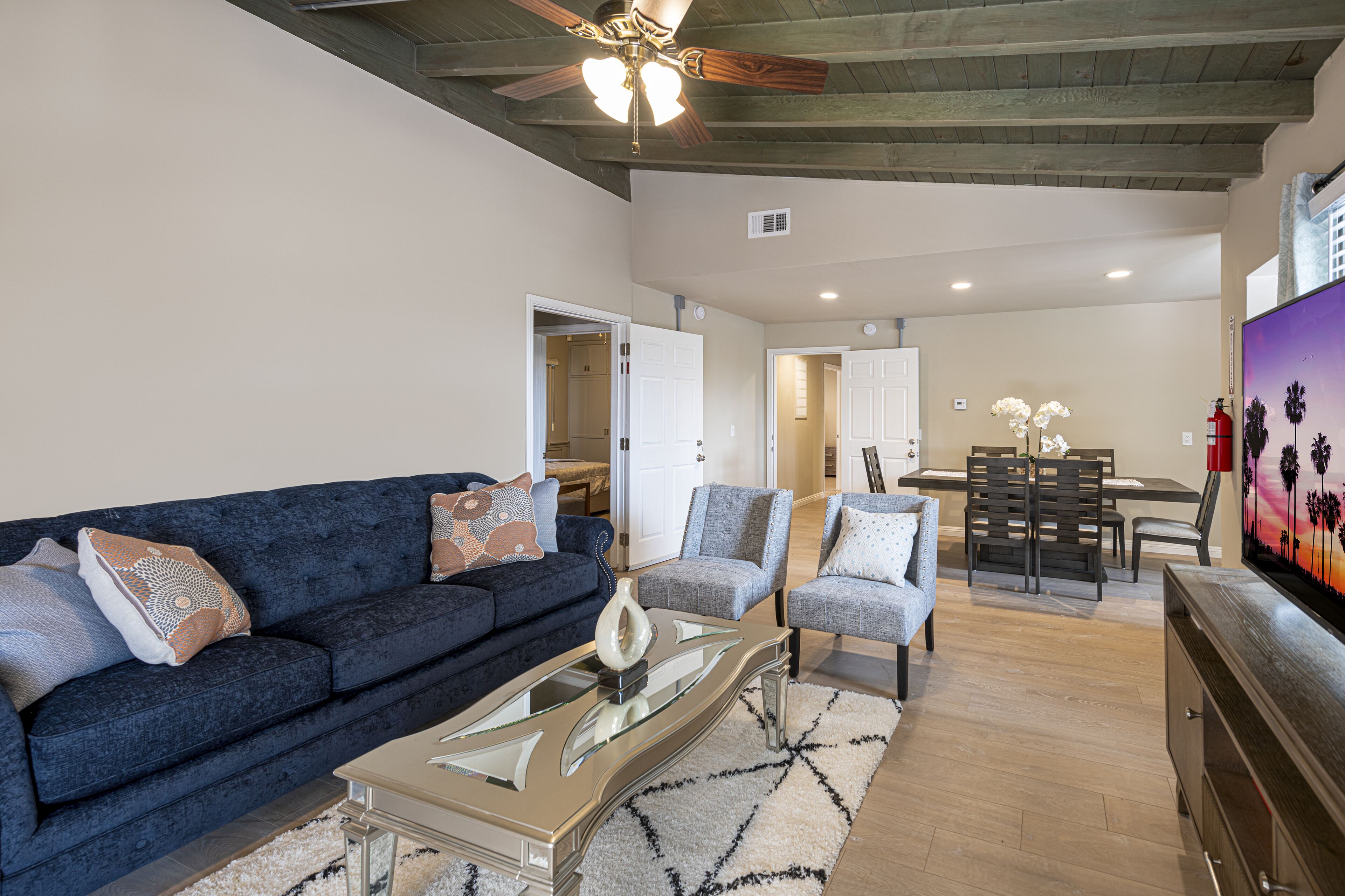 6 BDRM Home, Big Backyard, Outdoor Deck & 🏀 Court