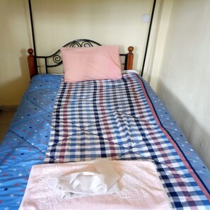 Single Room | Desk, free WiFi, bed sheets