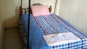 Single Room | Desk, free WiFi, bed sheets
