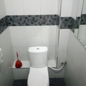 Enkeltrom | Bad | Dusj, tøfler og håndklær