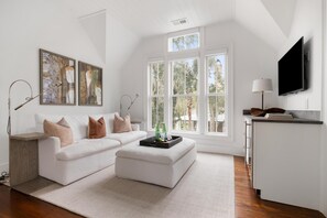 TV, fireplace, stereo