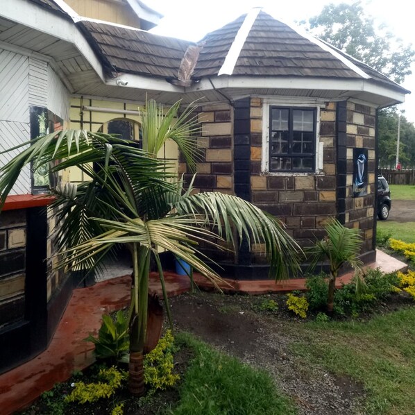 Front of property - Rendezvous Hotel (Nakuru)