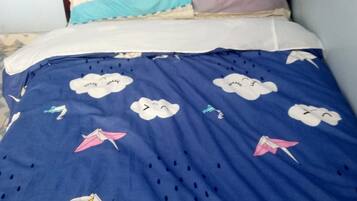 Single Room | Meja, Wi-fi percuma, cadar katil