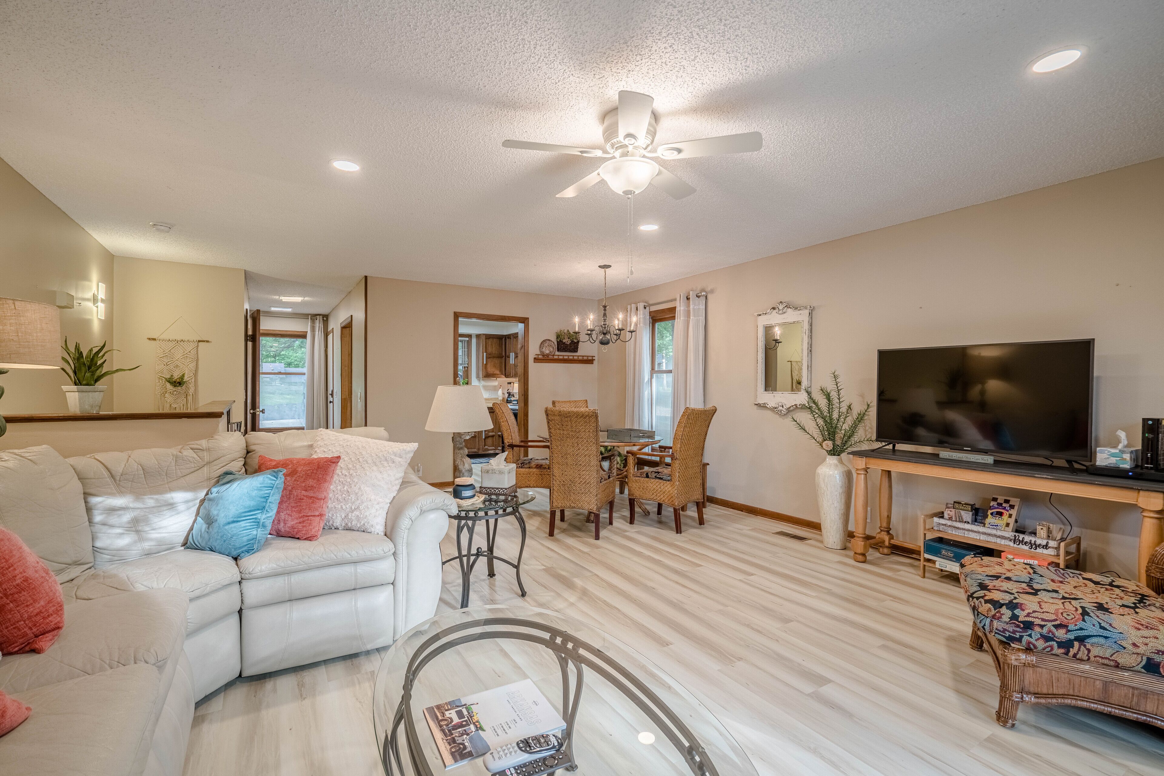 RETREAT TO THE LAKE - 10 LEQUITA PLACE